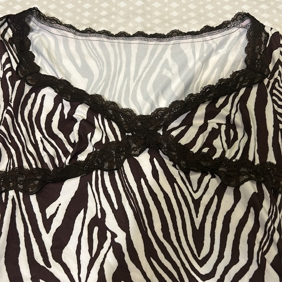 cropped laced long sleeve - Picture 2 of 2